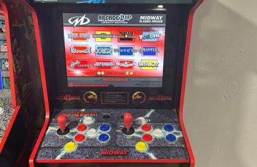 Spacious 3 Bedroom Home with Game Room and Parking - Foto 38