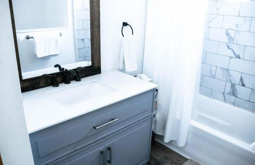 Cordova Farmhouse - 7 Minutes from the Ark! - Foto 29