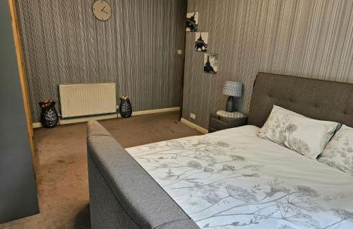 Stunning 4 bed house with huge garden and parking - Foto 3