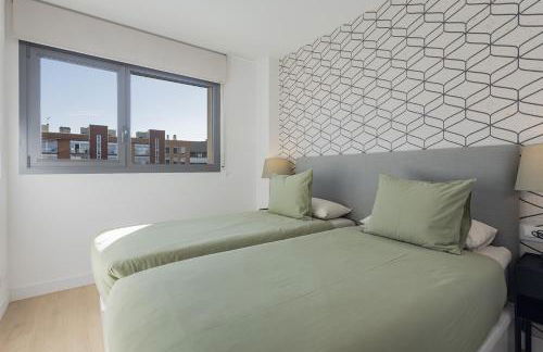 Quiet modern 2 bed apartment with Balcony, Pool and Free Parking - Foto 6