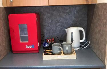 Exclusive Private double room, en-suite wet room Private entrance - Photo 13