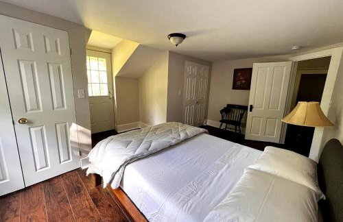 Dual-Home Berkshire Retreat Sleeps 16 - Foto 35
