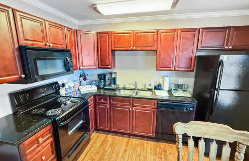 Comfy King Bed Townhouse with Outdoor Sitting Area - Foto 19