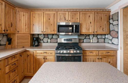 2 Lakeside Apartment Units in One at Fife Lake Lodge - Foto 78