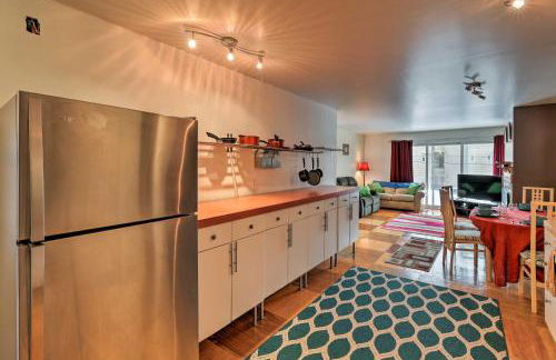 Walk to Town and Coast Anchorage Condo with Fireplace - Foto 9