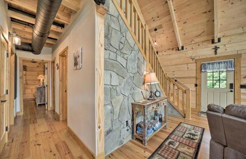 Luxe Log Cabin with Modern Finishes and Mtn Views - Foto 8