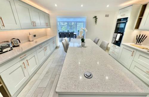 5 Bed House - Pool - Hot Tub - Sauna - Pool Table - Near New Forest and Beach - Sleeps 12 - Photo 46