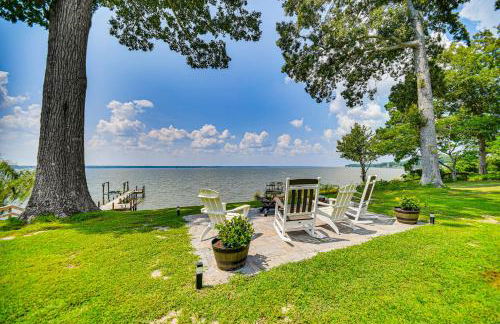 Waterfront Gloucester Cottage with Private Boat Dock - Foto 1