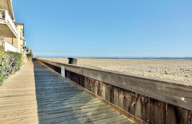 Beach Paradise Stunning 3-story in Long Beach! - Foto 38