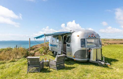 Airstream - Seabreeze Airstream Overlander in Pembrokeshire - Foto 1
