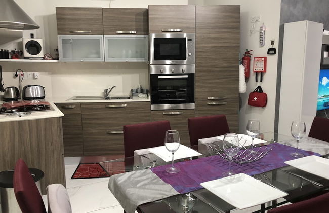 Sea View 2 Bed Apartment Close to Beach - Photo 12