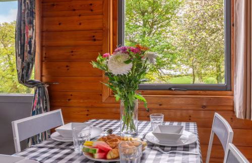 Chalet Lodge 6 - Hot Tub Lodge by Interhome - Foto 3