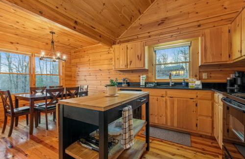 Rivendell - Stunning Views, Fireplace, Hot Tub, Billiards Table, Outdoor Fire Pit - Morganton, GA - Foto 14