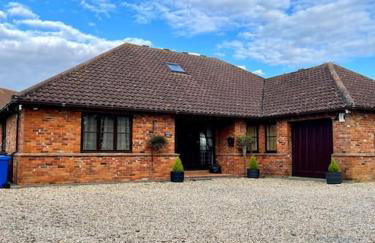 Outstanding 6 Bedroom House Cotton End, Bedford - Foto 1