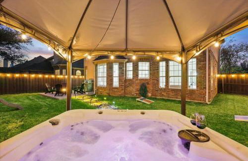 Luxury Home w Hot Tub near DFW Airport - Photo 2