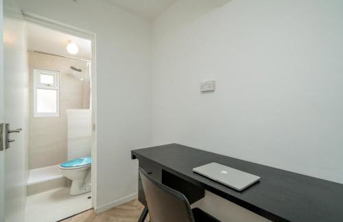 Stylish 3 Bed Home with Gardens Fast Transport Links - Foto 14