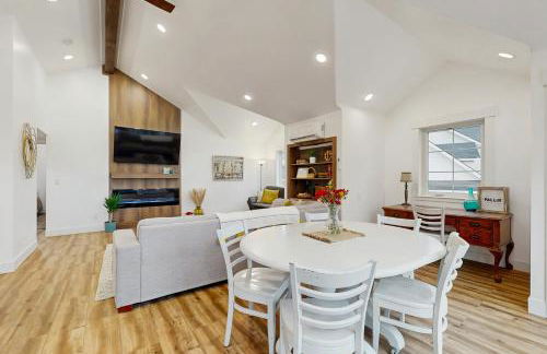 Home with Farmstyle Loft and Views, Mins to Dtwn - Foto 9