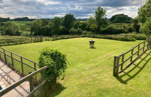 Little Pentre Barn with cozy logburner - Foto 18