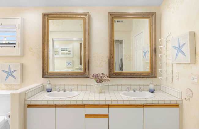 Shoreline Villa by Avantstay Steps to the Beach, Bay, & Pier! - Photo 24