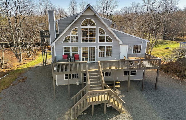 Pocono Pinnacle by Avantstay Steps to the Lake, Game Room, Large Deck - Foto 45