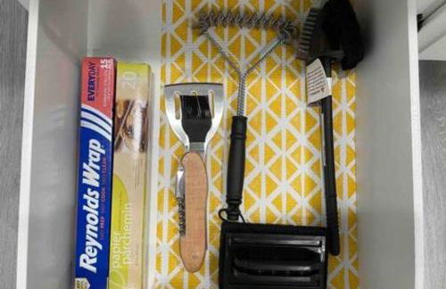 Entire Modern House with King bed & 65inTV - Foto 3