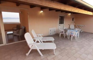 Fronte mare attico indipendente ed esclusivo con terrazza panoramica - Foto 12