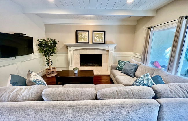 Incredible Estate 5 Bedrooms 3 Bathroom W/resort Style Rock Pool & Jacuzzi - Photo 21