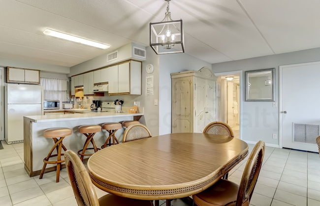 Convenience Direct Oceanfront Condo with Private Balcony by RedAwning - Photo 33