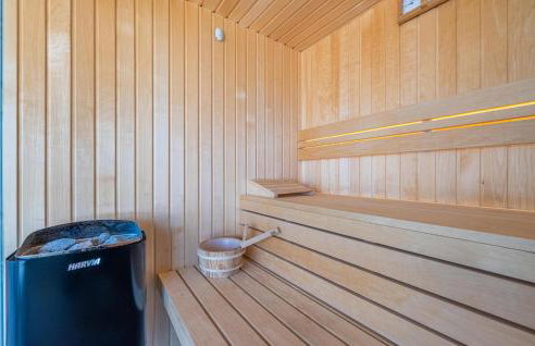 Stunning Home In Hum With Sauna - Photo 35