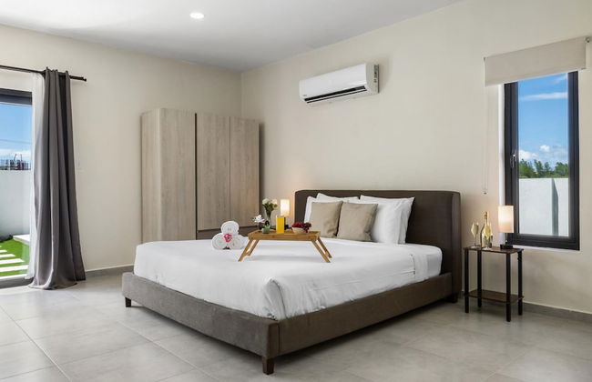 Brand NEW 3BR w Private Pool Walk to Palm Beach - Photo 15