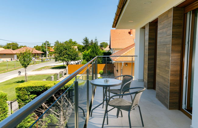 2 bedroom Apartment in Balatonszárszó with garden - Photo 11