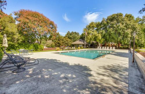 Lakefront Fun Near Clemson! Retreat with Pool Access - Foto 37