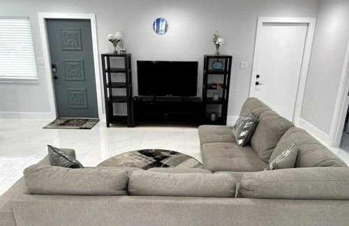 Cozy 2 BR Waterfront home with Heated Pool - Foto 2