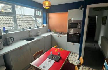 Inalong - Quirky property with sea views above an Ale House - Foto 12