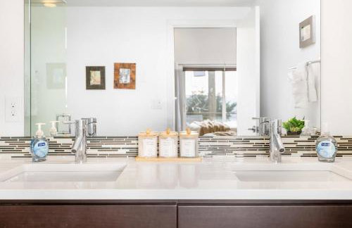 Designer Fremont Retreat w Mount Views & Office - Photo 24