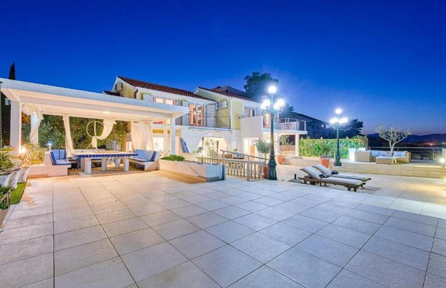 Sea Breeze Residence Villa by the Sea With Pool - Foto 17