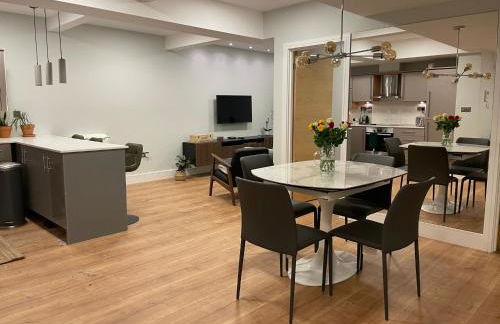 2 beds by Tower Bridge, Walk to Sights & Dining - Photo 4