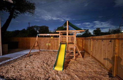 2BR Houston Haven Playground Prime Location - Foto 9