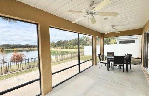 Cozy Oasis in Prime Location with Sunset Lake View, Golf Cart and Bathtub - Foto 11