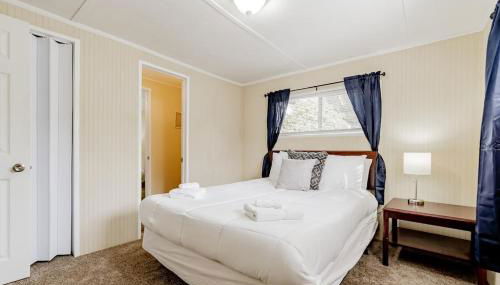 15mins to Downtown- Adorable on Taylor Both Units - Photo 2