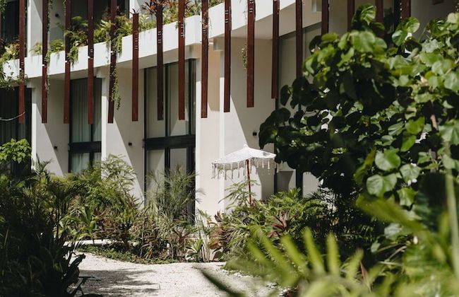 Beautiful Jungle Loft With Rooftop Pool and Gym - Photo 11