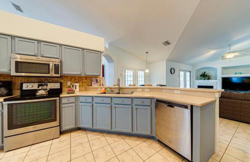 514 - Make Yourself at Home on our Private Pool Deck with Spa - Photo 29