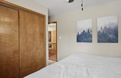 2 Living Rooms Fires Quick Drive Downtown - Foto 32