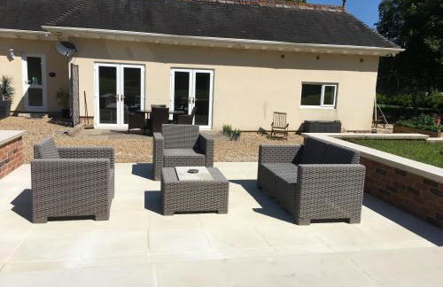 Stay at The Villa set in the grounds of a beautiful Manor House - Photo 17