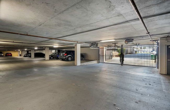 Uptown 1st Ward Corner Unit Superior 2BD Apt - Foto 52