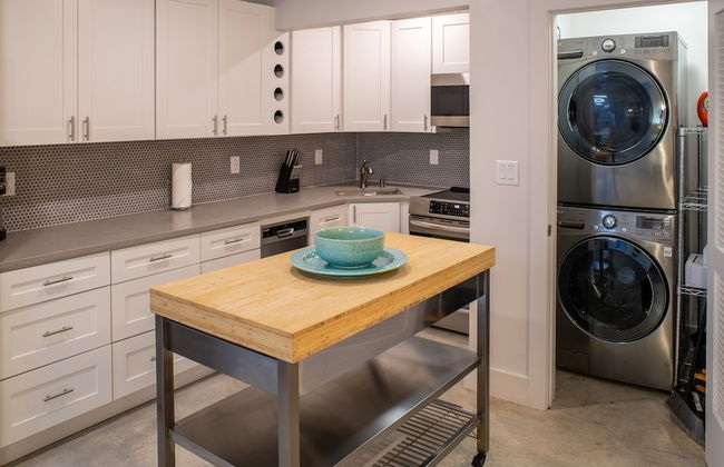 Walk to Wilton Drive - Spacious Quiet Villa 2 HOT TUB - Foto 5