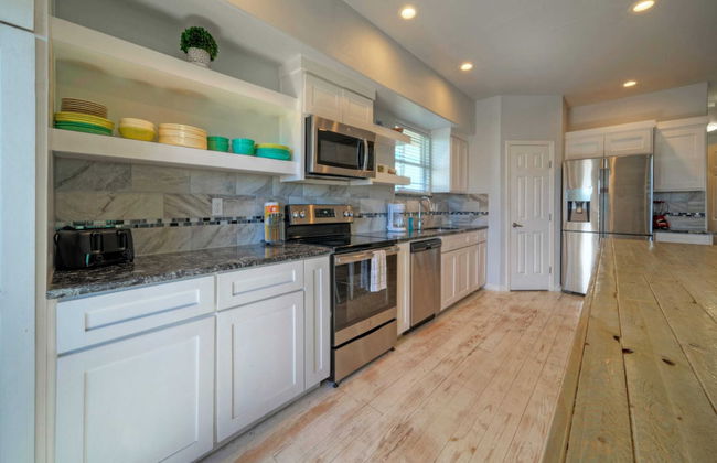 6bdr, Balcony w/ Bay View, Shared Pool + Boat Dock Keeper Red by Avantstay - Foto 13