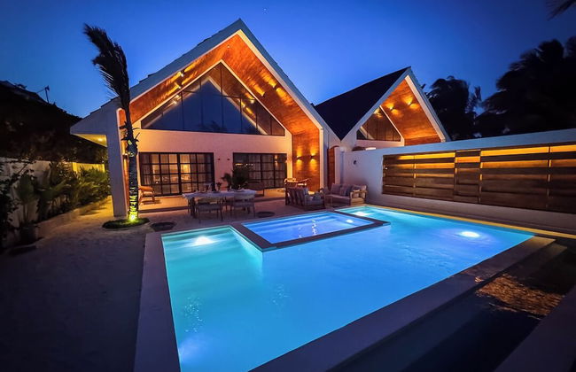 Solymar Staffed Beach Front Villa - Photo 48