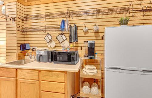 Mins to Crandon Raceway Studio with Patio! - Foto 16