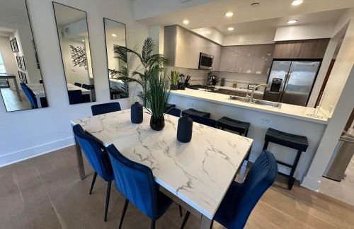 Century City Cozy 3 Bedroom Apartment with Parking 302,303 - Foto 40